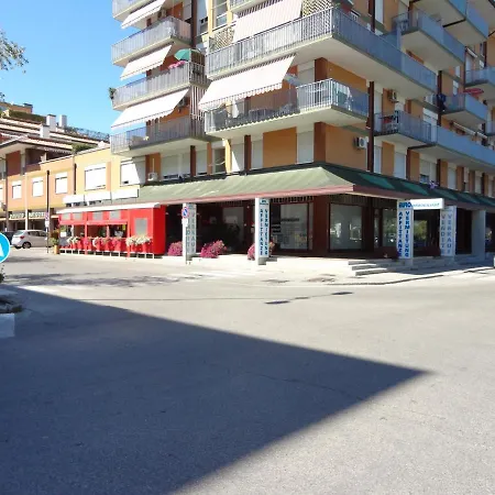 Lovely Flat With Terrace 350m From The Sea-beahost