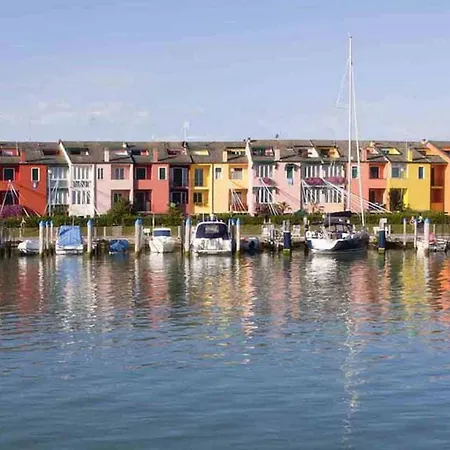 Lovely Flat With Terrace 350m From The Sea-beahost