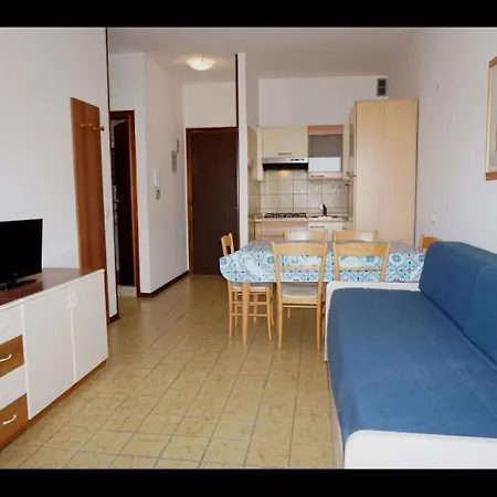 Lovely Flat With Terrace 350m From The Sea-beahost Apartment *