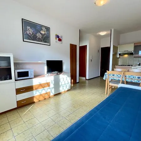 Lovely Flat With Terrace 350m From The Sea-beahost *