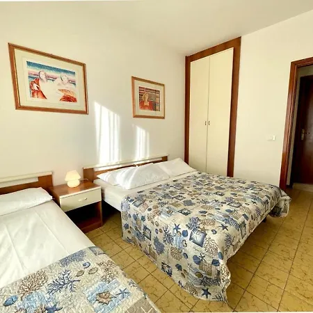 Lovely Flat With Terrace 350m From The Sea-beahost *