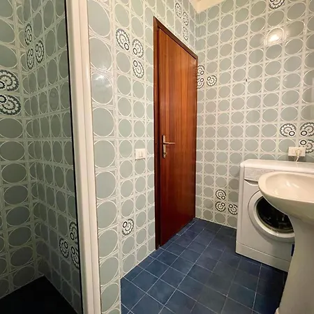 شقة Flat With Balcony 370mt From The Sea *