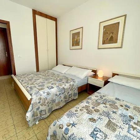 شقة Flat With Balcony 370mt From The Sea