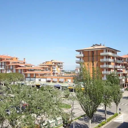 شقة Flat With Balcony 370mt From The Sea *